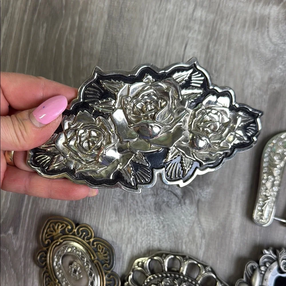 Intricate Silver and Black Belt Buckles Set (5) - Picture 2 of 8
